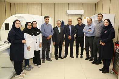 گرامیداشت روز رادیولوژی؛ تقدیم شاخه گل